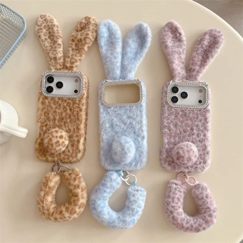 かわいい漫画風のヒョウ柄うさぎ耳付きふわふわぬいぐるみケース - Apple Iphone 15 Pro Max のレビューと価格